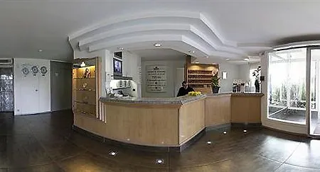 Ibis Styles Nord Sesquieres Hotel