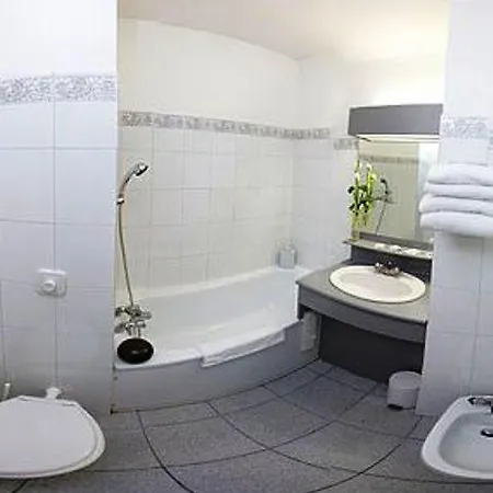 Ibis Styles Nord Sesquieres Hotel