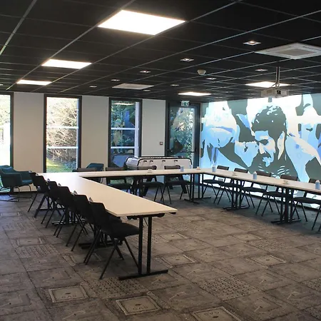 Ibis Styles Nord Sesquieres Отель
