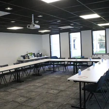 Ibis Styles Nord Sesquieres Отель