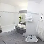 Ibis Styles Nord Sesquieres Hotel