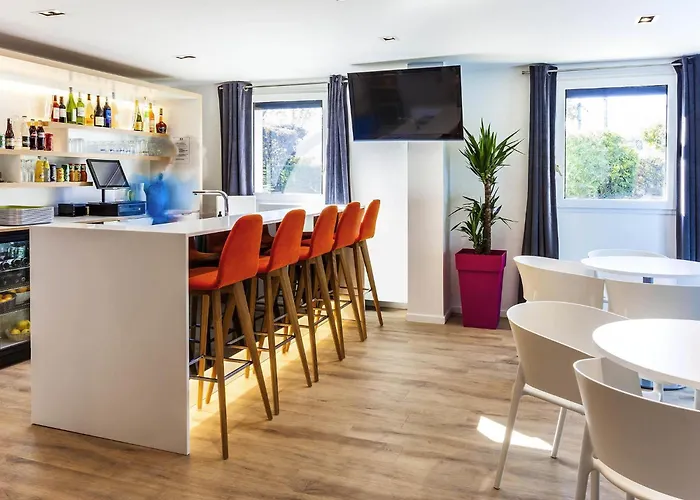 Ibis Styles Nord Sesquieres Hotel 3*